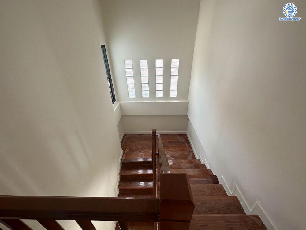 บ้านมือสองตกแต่งใหม่ โครงการ มณธานี บางแค ดีไซน์หรูหรา เนื้อที่กว้าง 63.90 ตร.ว. ฟังก์ชัน 3 ห้องนอน 3 ห้องน้ำ 2 ที่จอดรถ ฟังก์ชันครบตอบทุกไลฟ์สไตล์ บนทำเลศักยภาพ เชื่อมต่อถนนกาญจนาภิเษก ใกล้เดอะมอลล์บางแค ใกล้รถไฟฟ้าสายสีน้ำเงิน "สถานีหลักสอง" และจุดขึ้นทางด่วน "กาญจนาภิเษก"